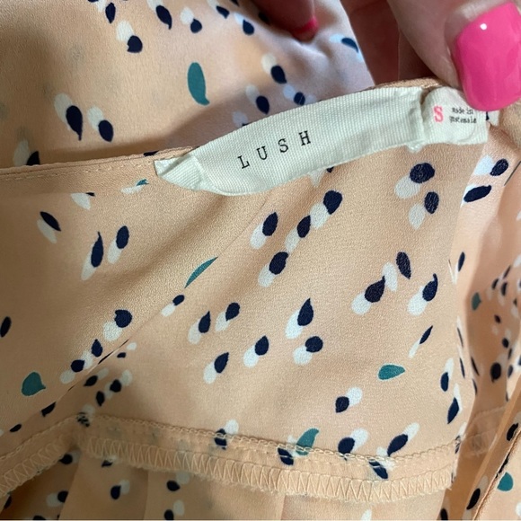 LUSH sleeveless v-neck tank top blouse peach color size small - Picture 5 of 6